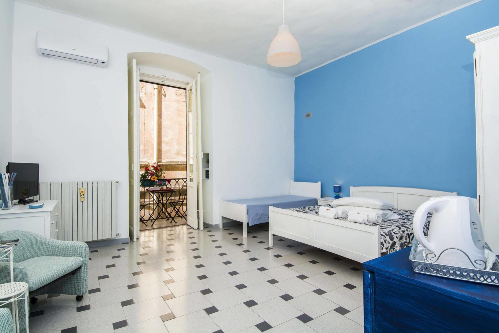 Terra Del Sole Bed & Breakfast Трани Стая снимка